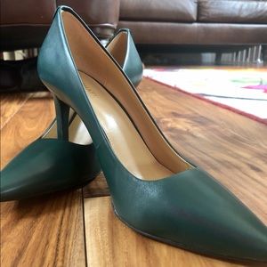 Michael Kors Green leather pump size 8